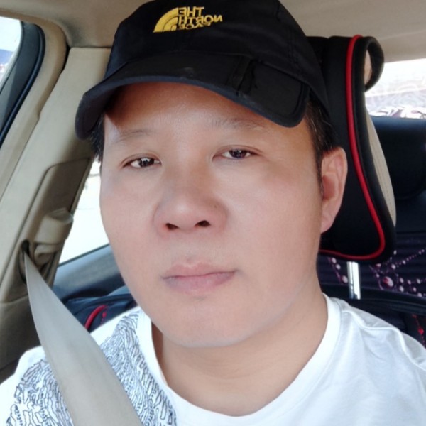 故意深拥御姐的照片