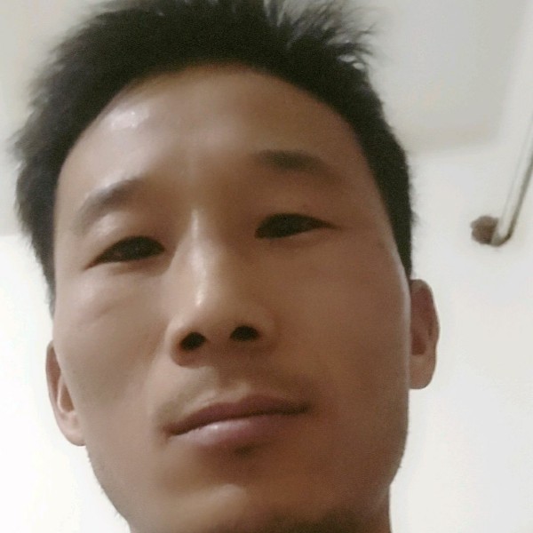 现实迎羽裳的照片