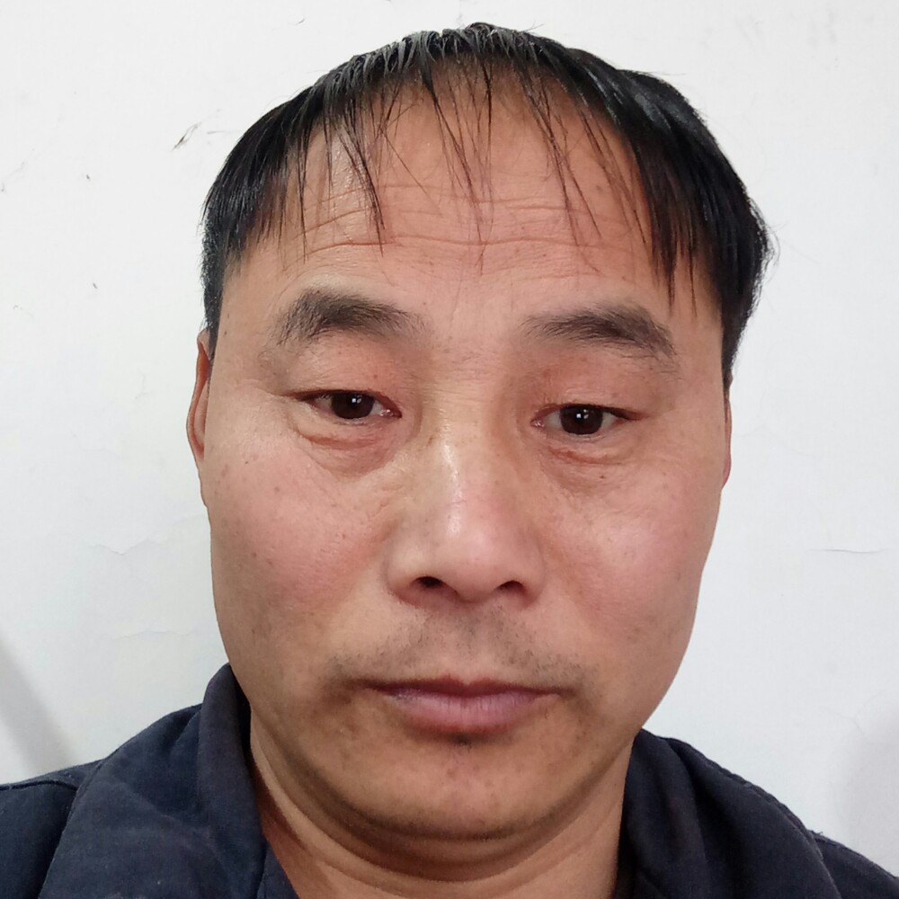 冰淇淋错落的照片