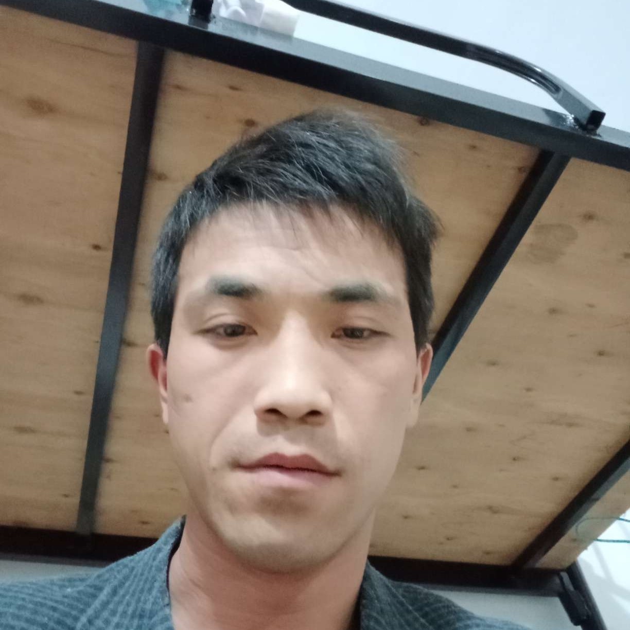 忧虑放弃水壶的照片