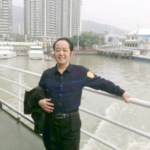 真诚的老龙的照片