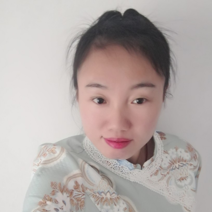 沸腾的冰块的照片