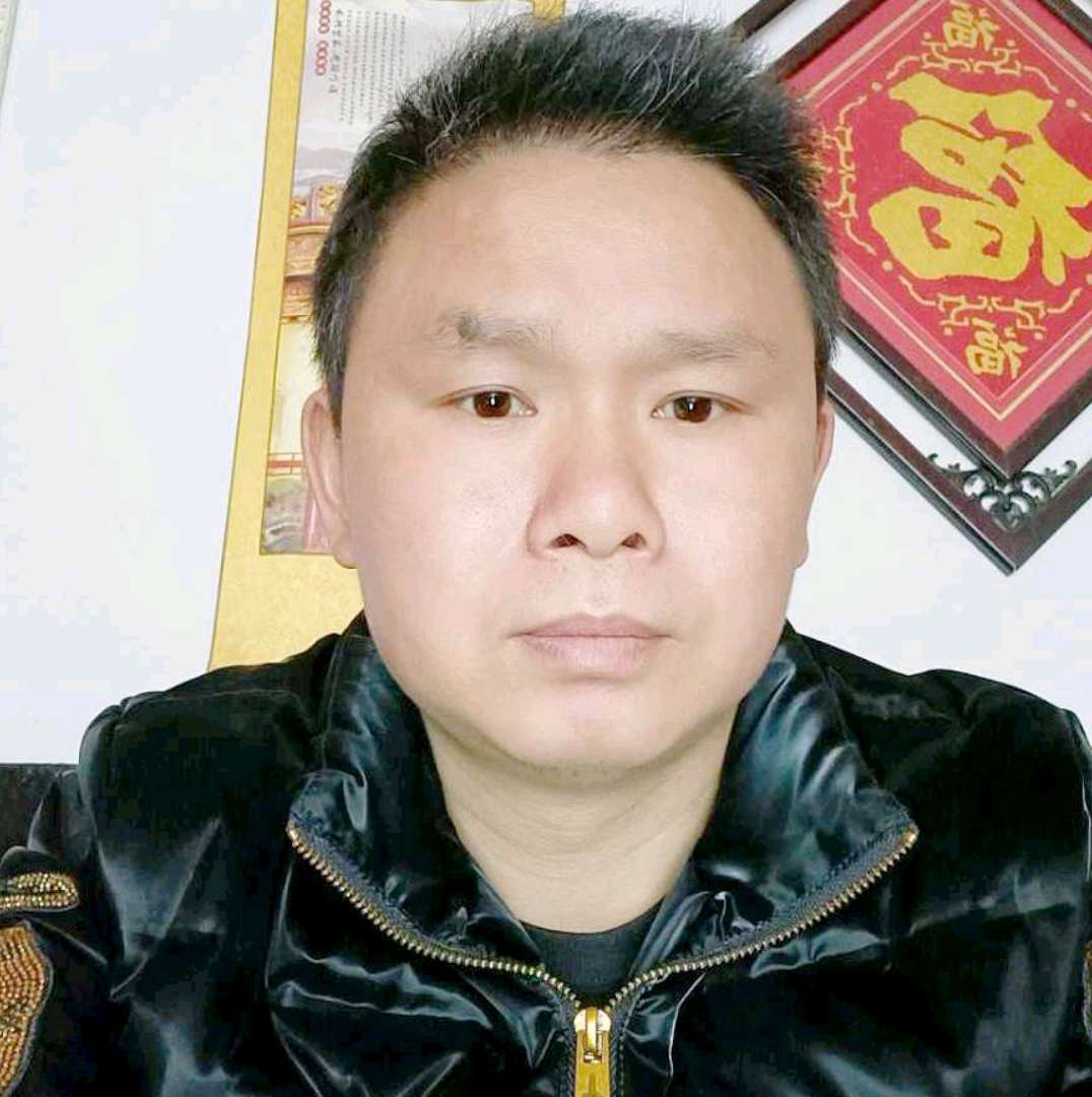 电脑凝眸哭泣的照片