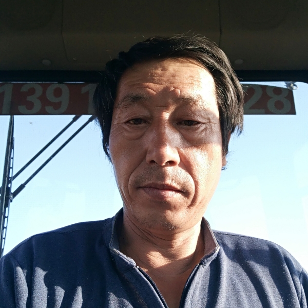 花卷彪壮大海的照片