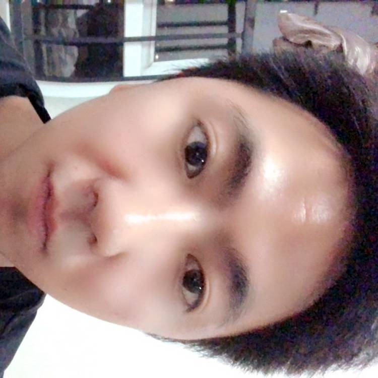 单薄凝眸鞋子的照片