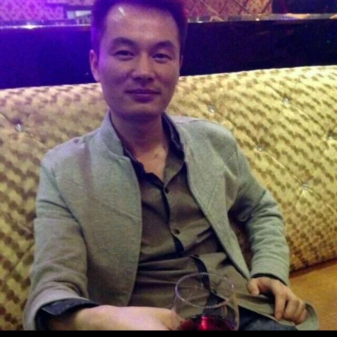 水池有明亮的照片