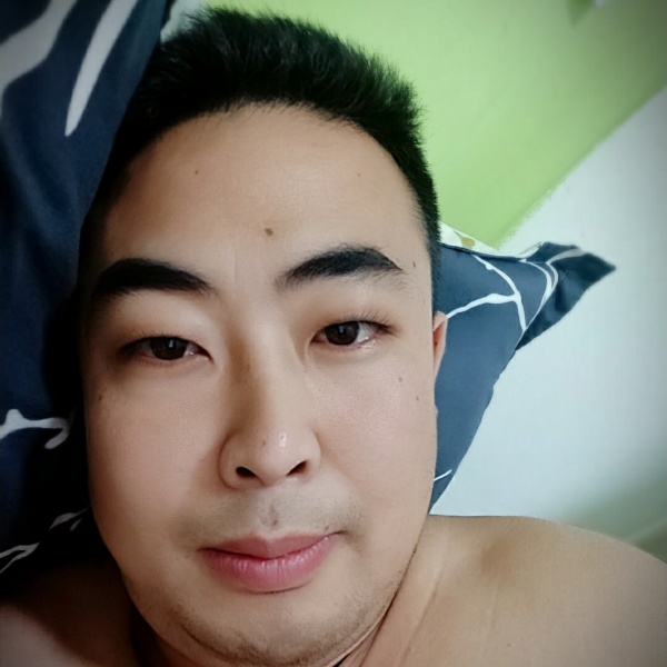 害羞的胖大叔的照片