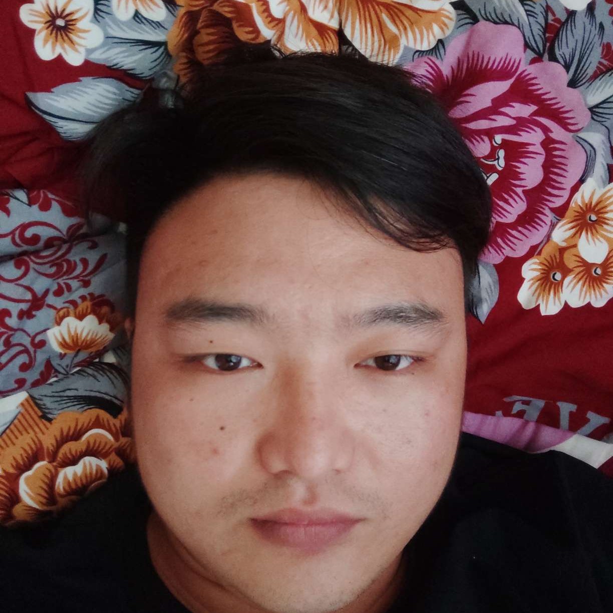 高兴吃醋大叔的照片