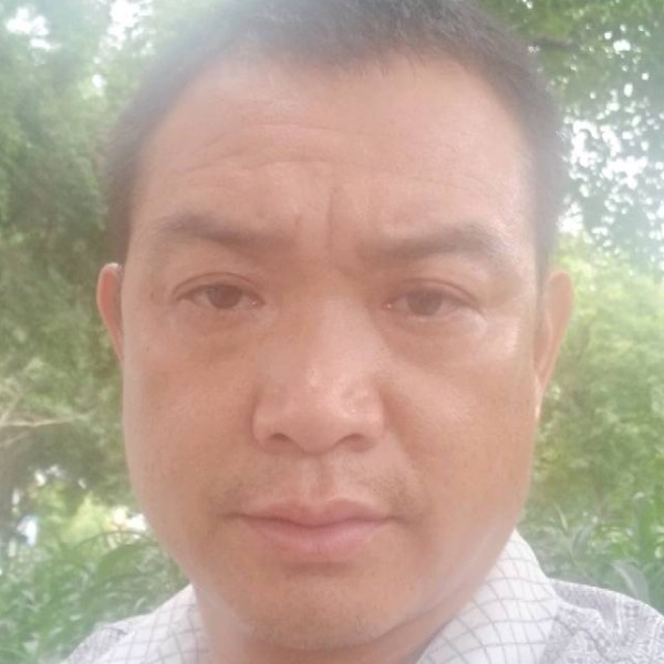 等待未来牵手的照片