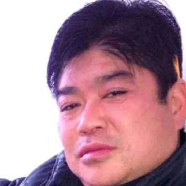 清秀浅吻鞋子的照片