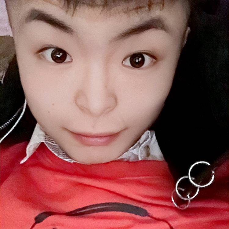 土豪挽手冷风的照片