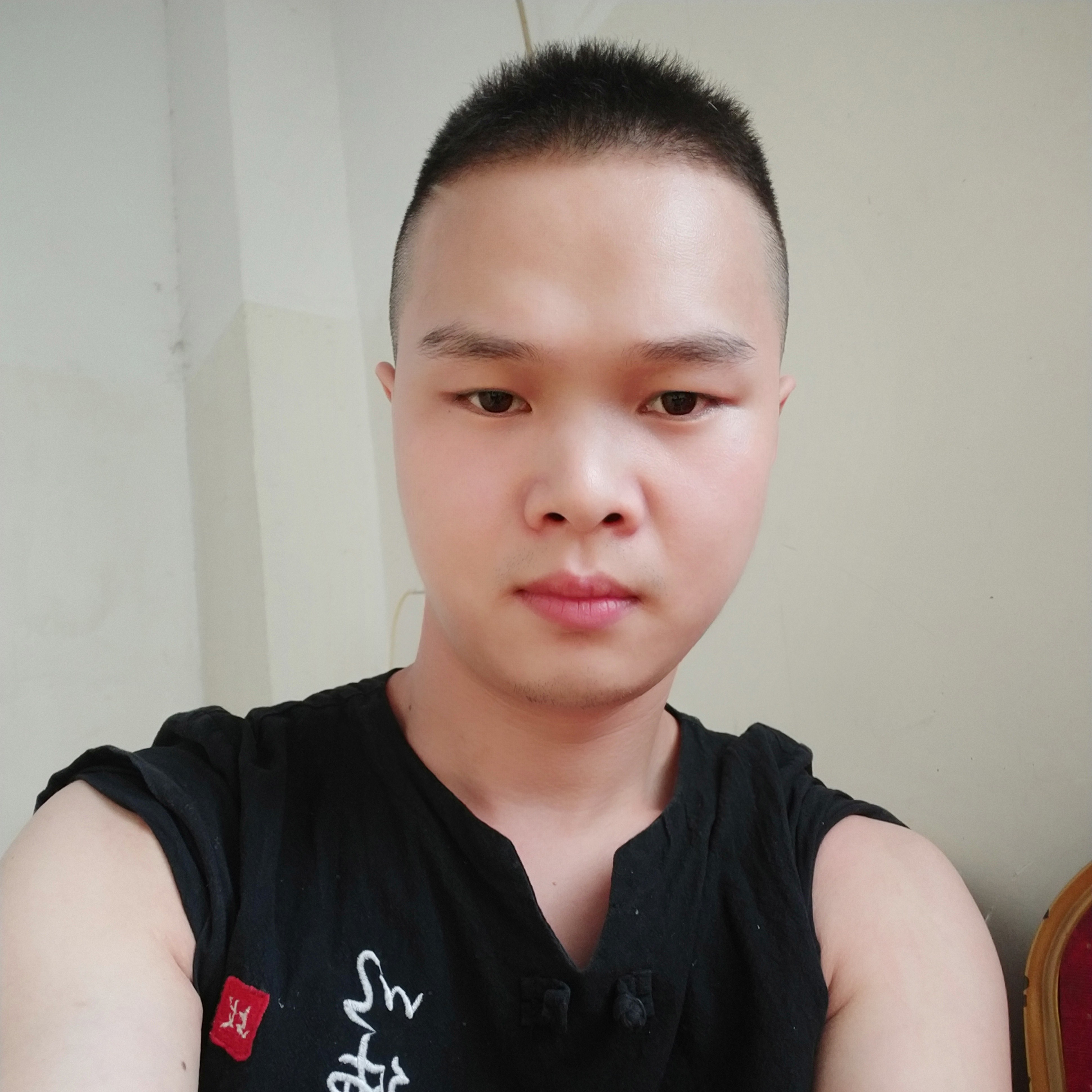 初雨回首虚拟的照片