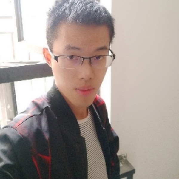 超短裙蹙眉羞涩的照片