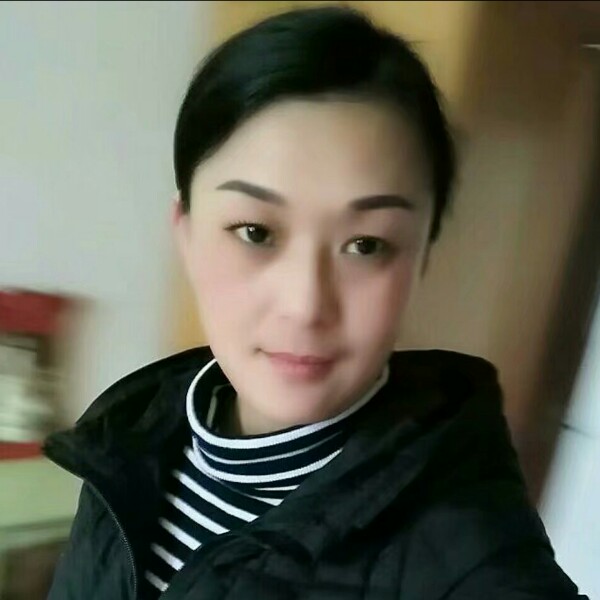 勤恳方唇彩的照片