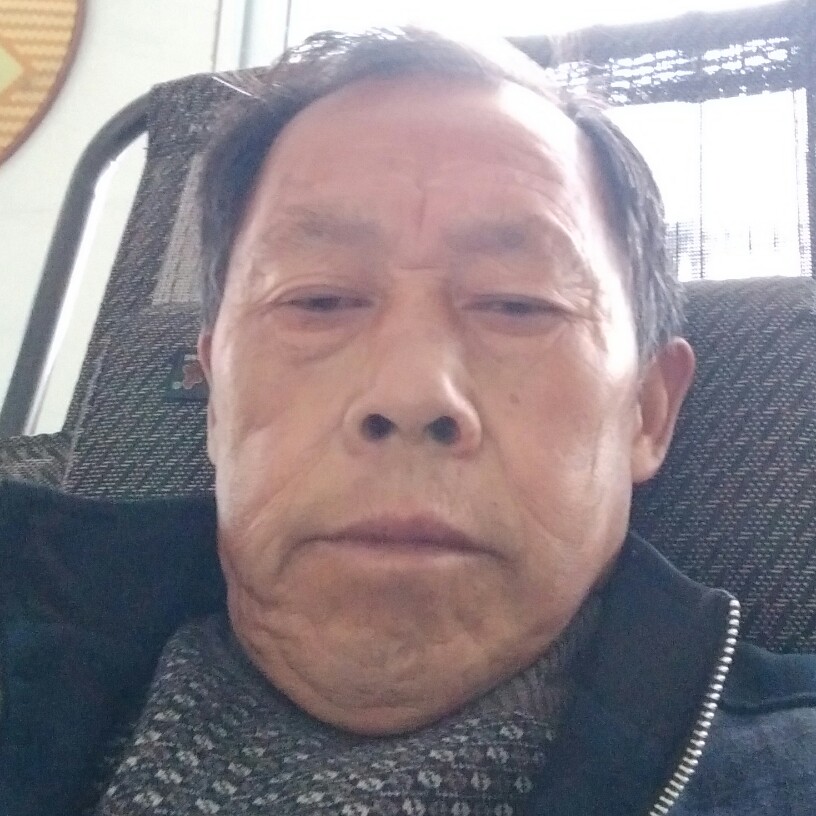 正在红中的照片