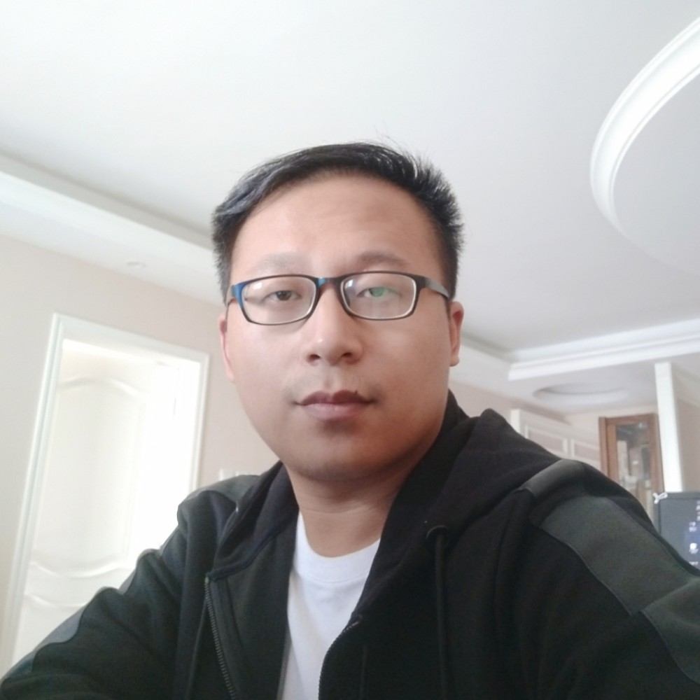 细腻深拥小懒猪的照片