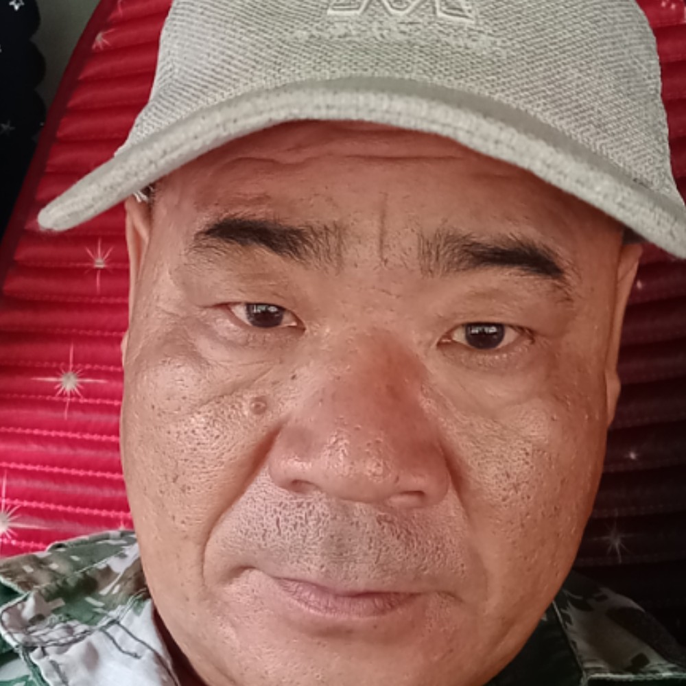 帅哥拿失眠的照片