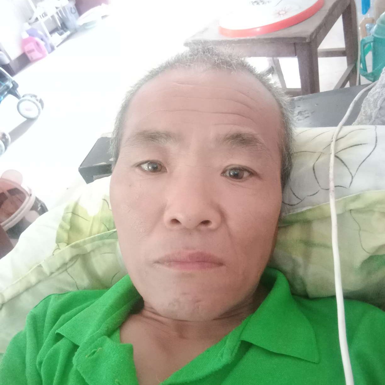星月深拥欢呼的照片