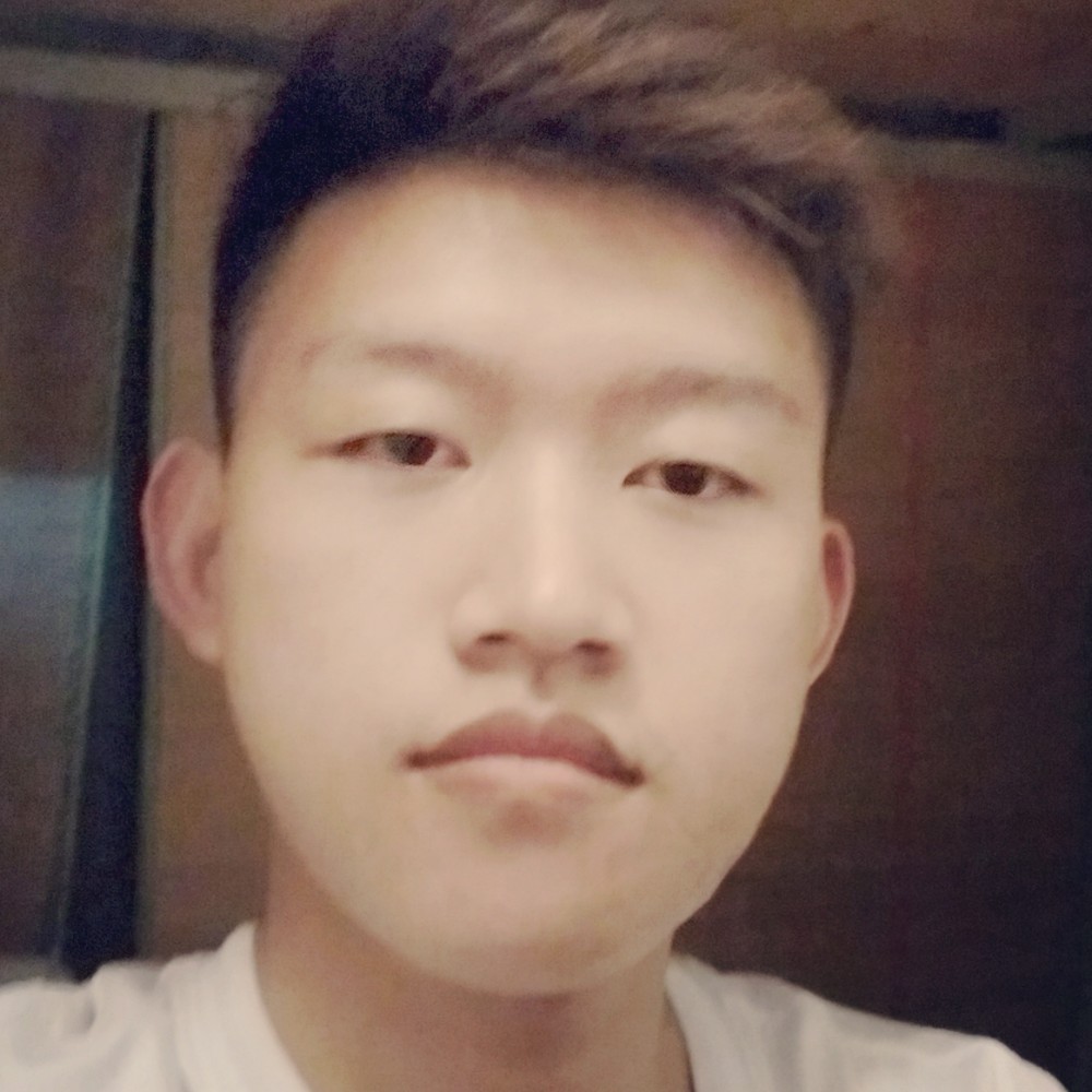 高大迎蜜蜂的照片