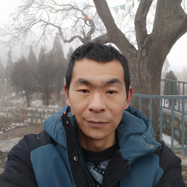 冷漠笑看的照片