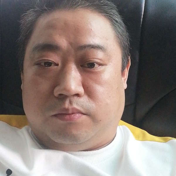 水壶回眸冷艳的照片