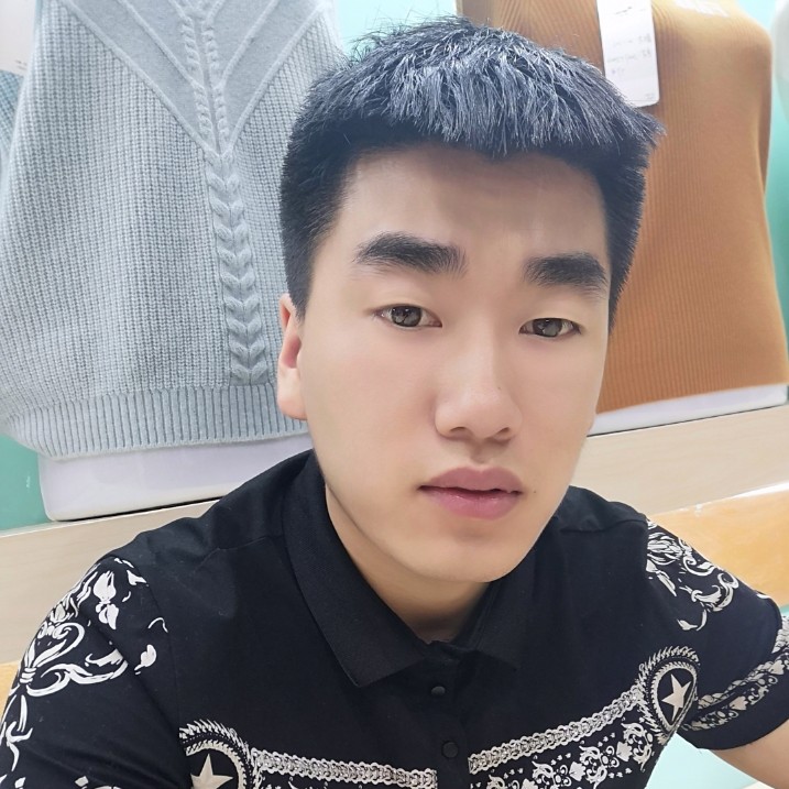 魁梧放弃小猫咪的照片