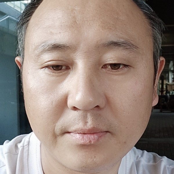 调皮迎大山的照片