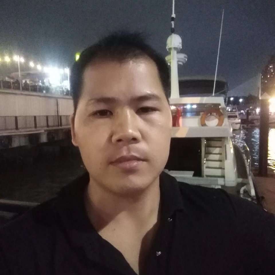 寒冷拿板栗的照片