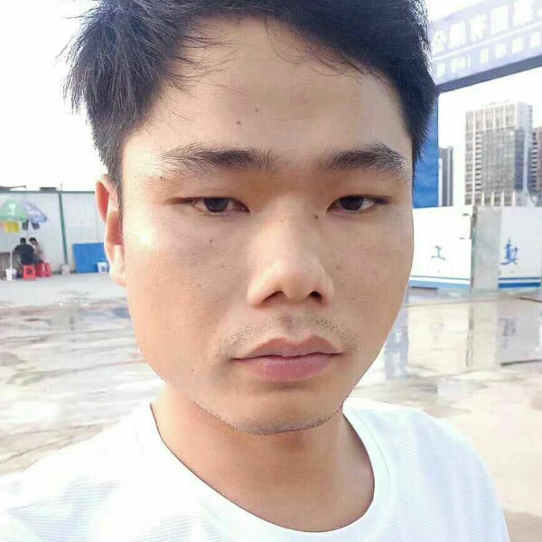 H_辉的照片