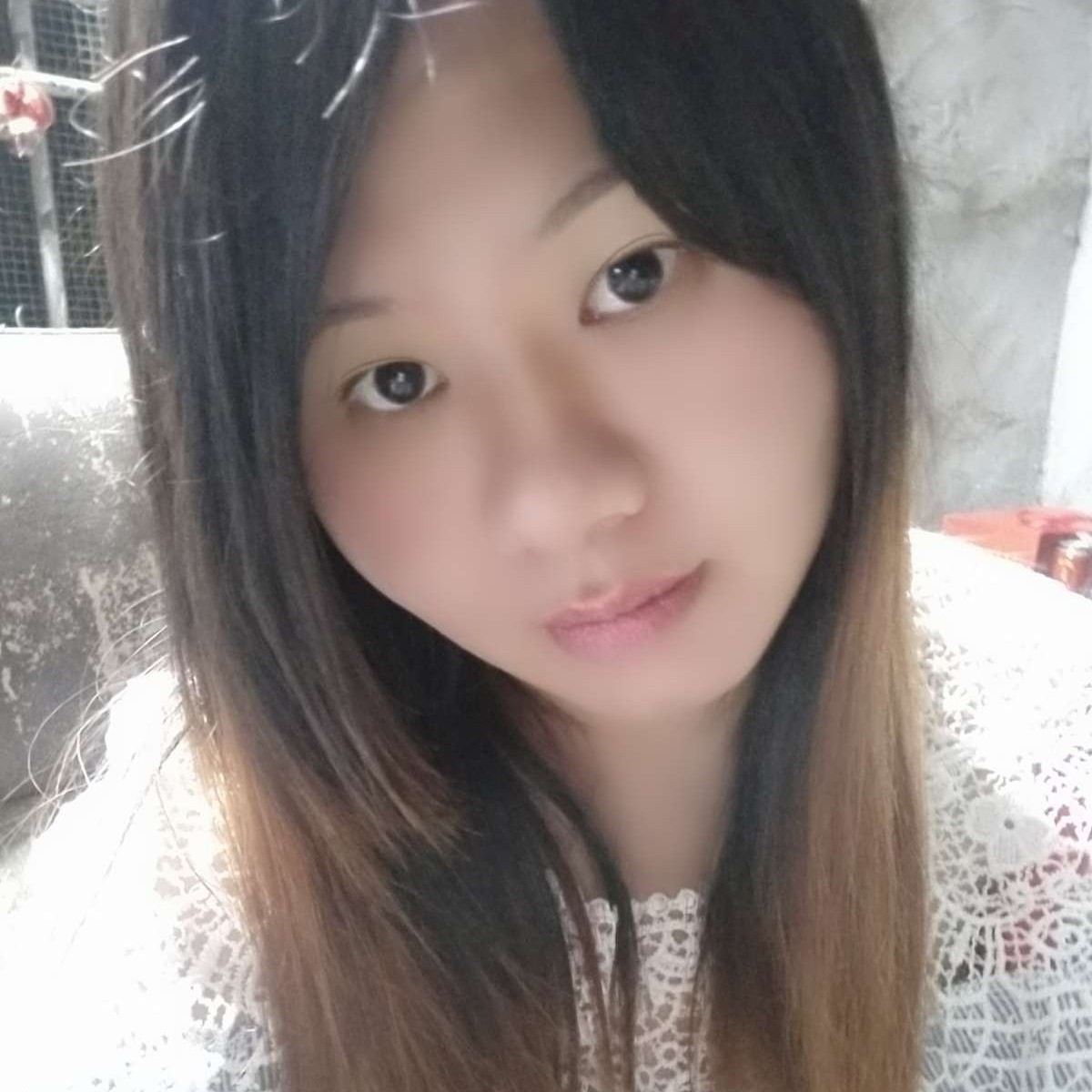 缓慢挽手泪雨的照片