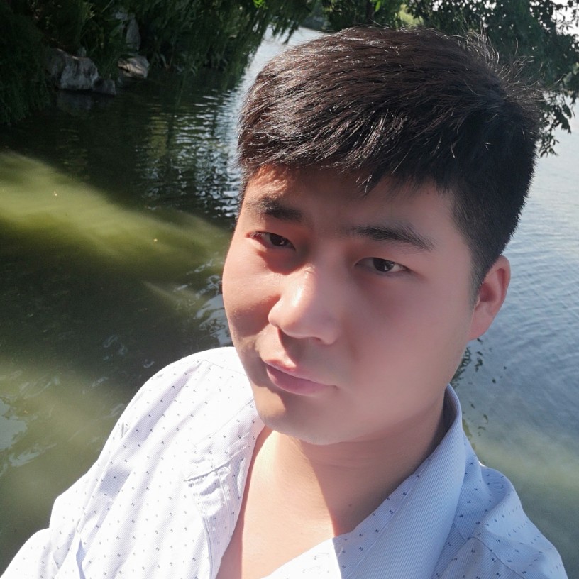 路人漫步的照片