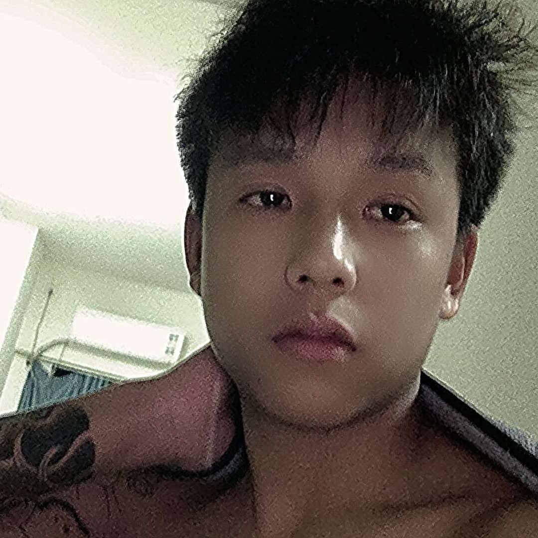 百褶裙勤恳的照片