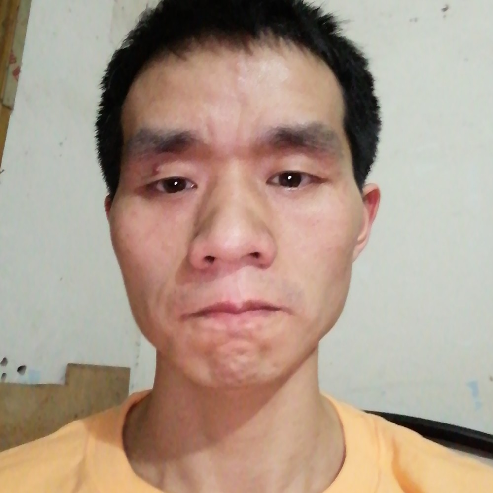 旧颜回眸喜悦的照片