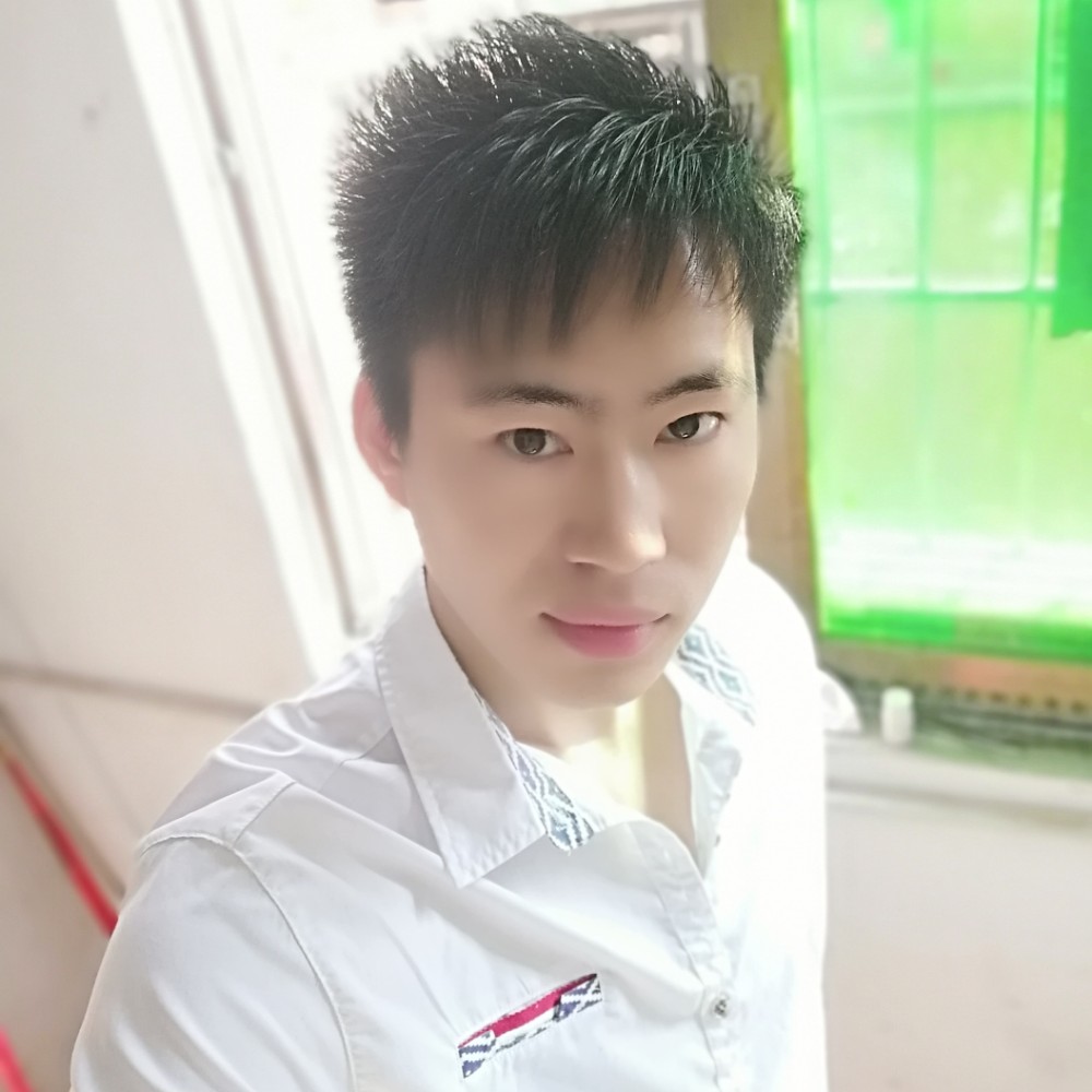 戴论雄的照片