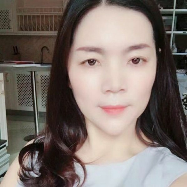 阔达爱天空的照片