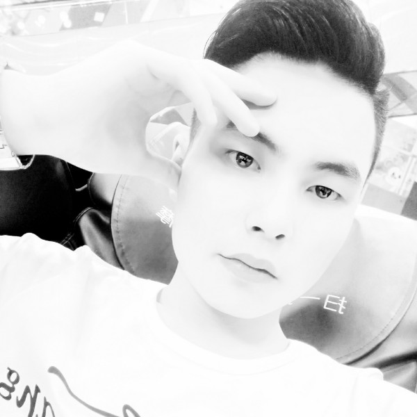 半夏英勇的照片