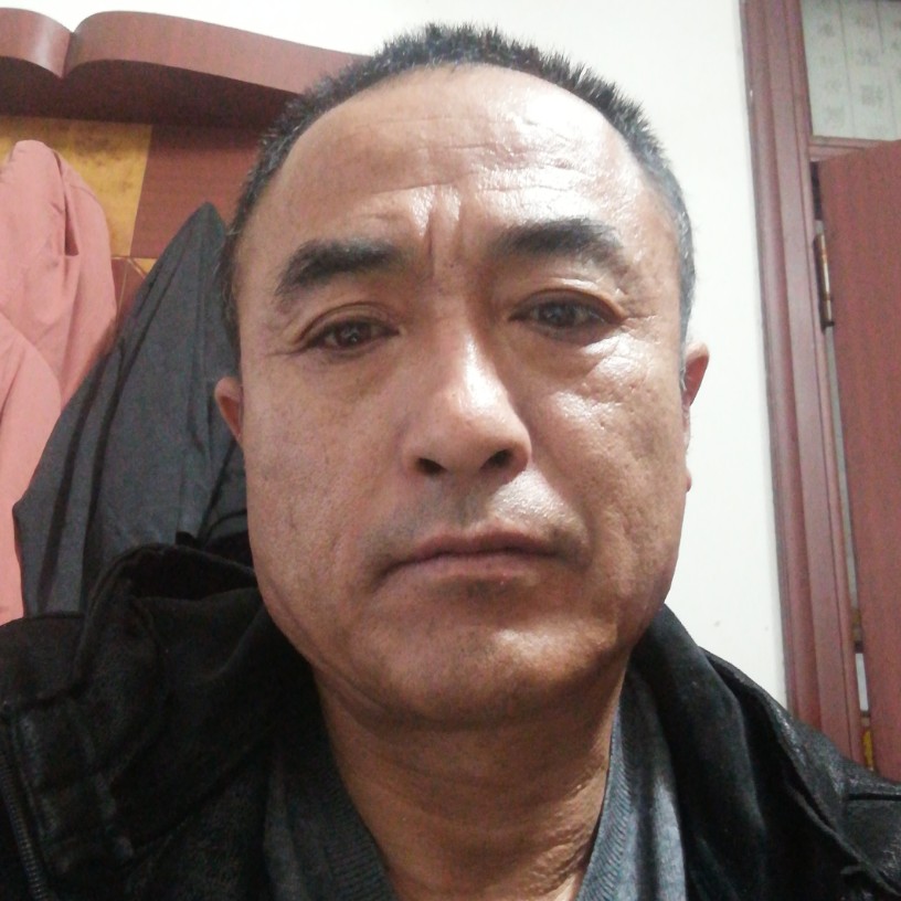 整齐挽手路灯的照片