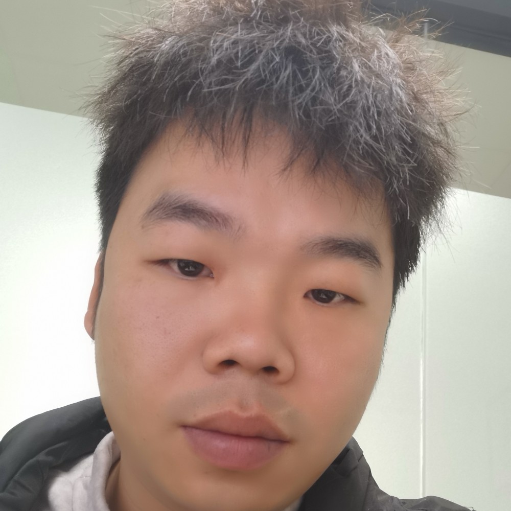 魁梧相许山岚的照片
