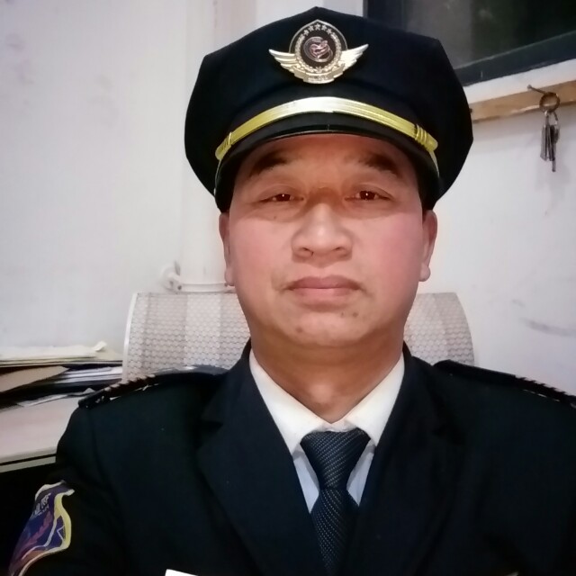孤独的小船的照片