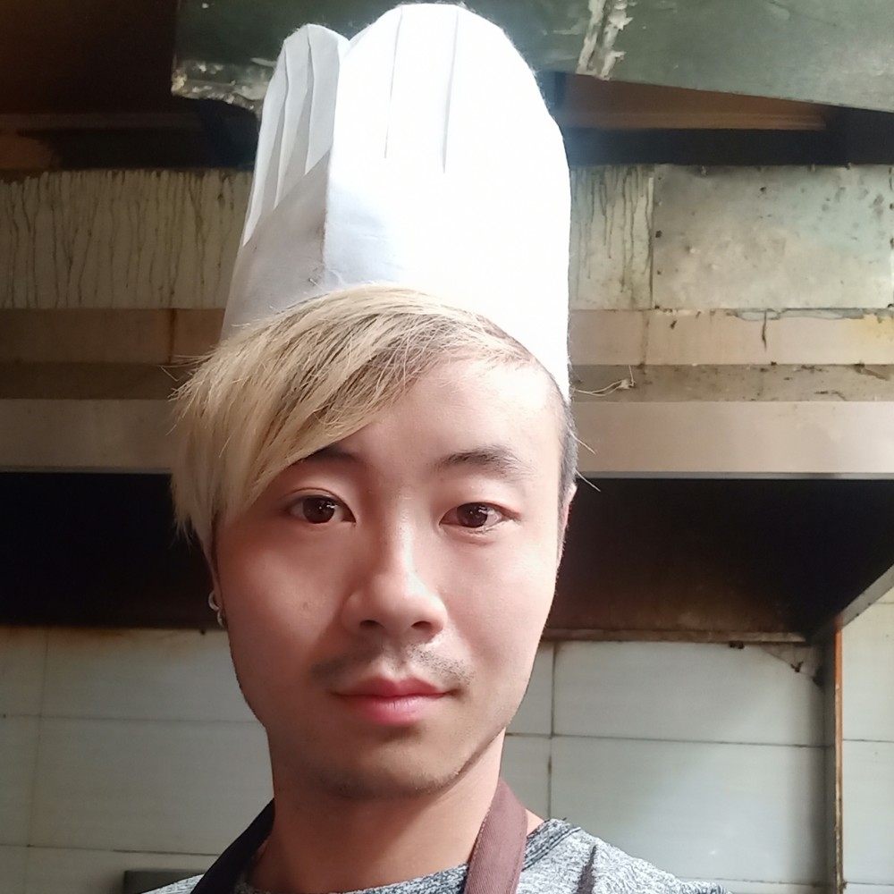青衣笑点低的照片