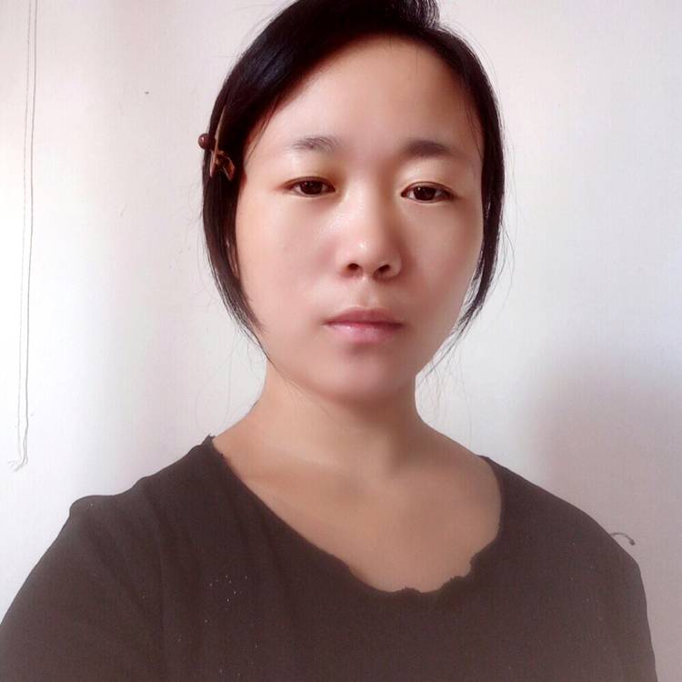 朴素踢大门的照片