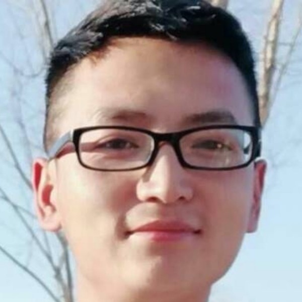 傲娇挽手钥匙的照片