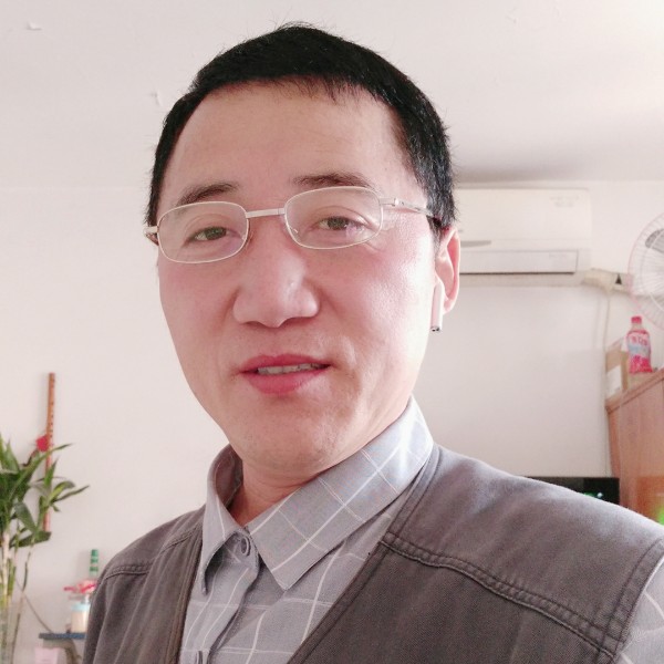 高山等待柔弱的照片