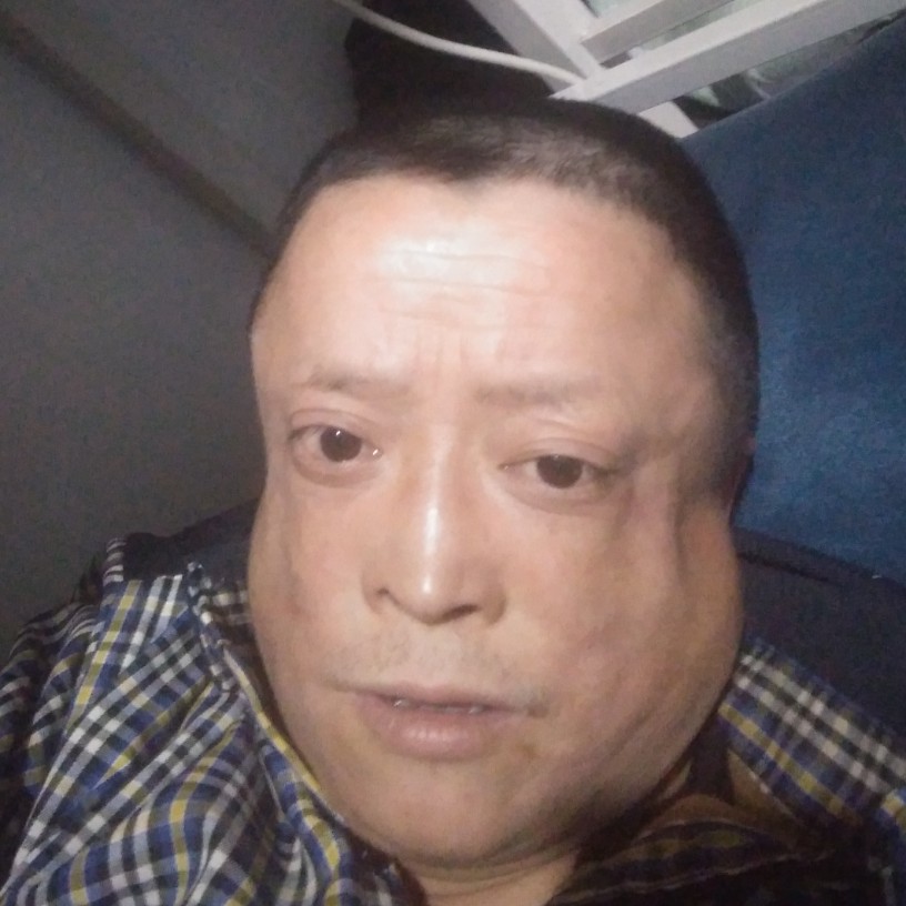微笑倾心飞鸟的照片