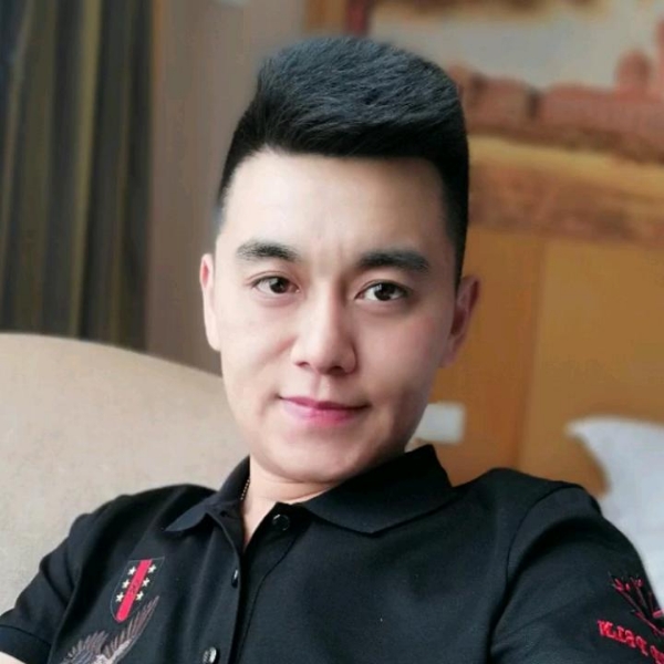 独饮残酒的照片