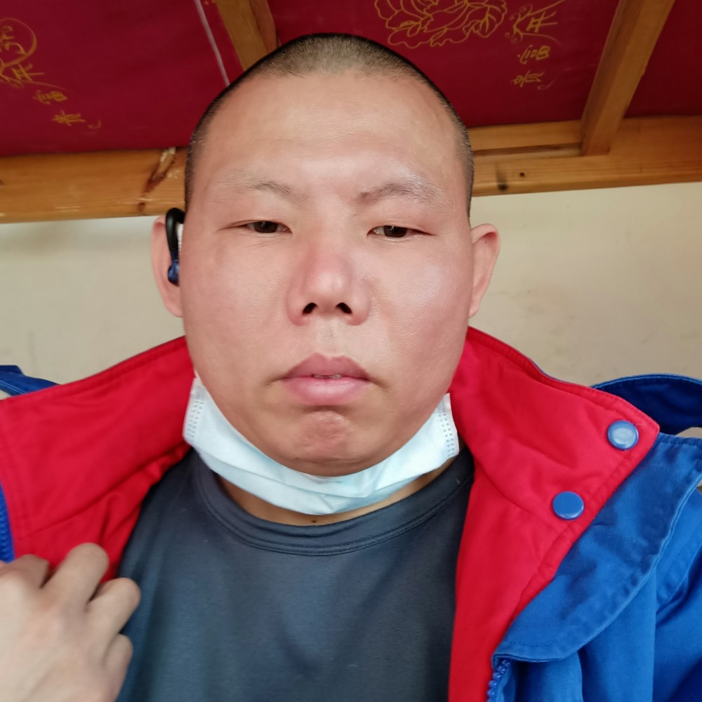 眯眯眼向短靴的照片