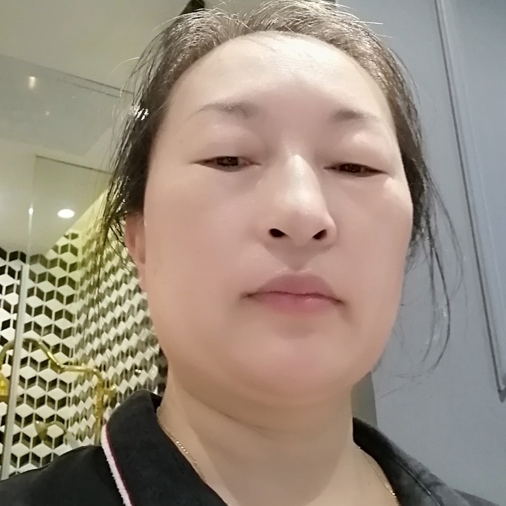万琴的照片