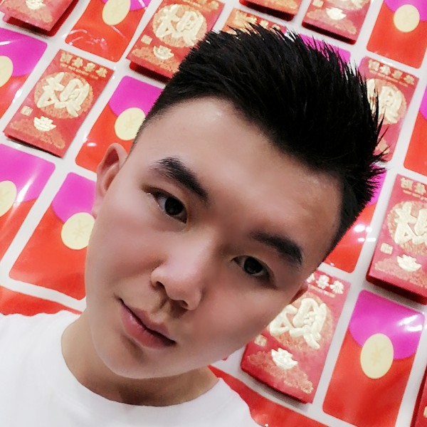 我逆光奔跑的照片