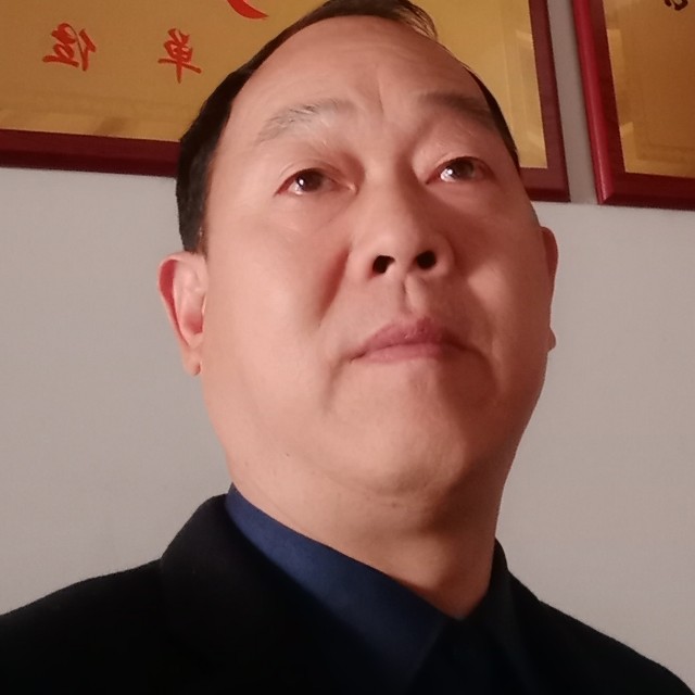 美丽蹙眉方盒的照片