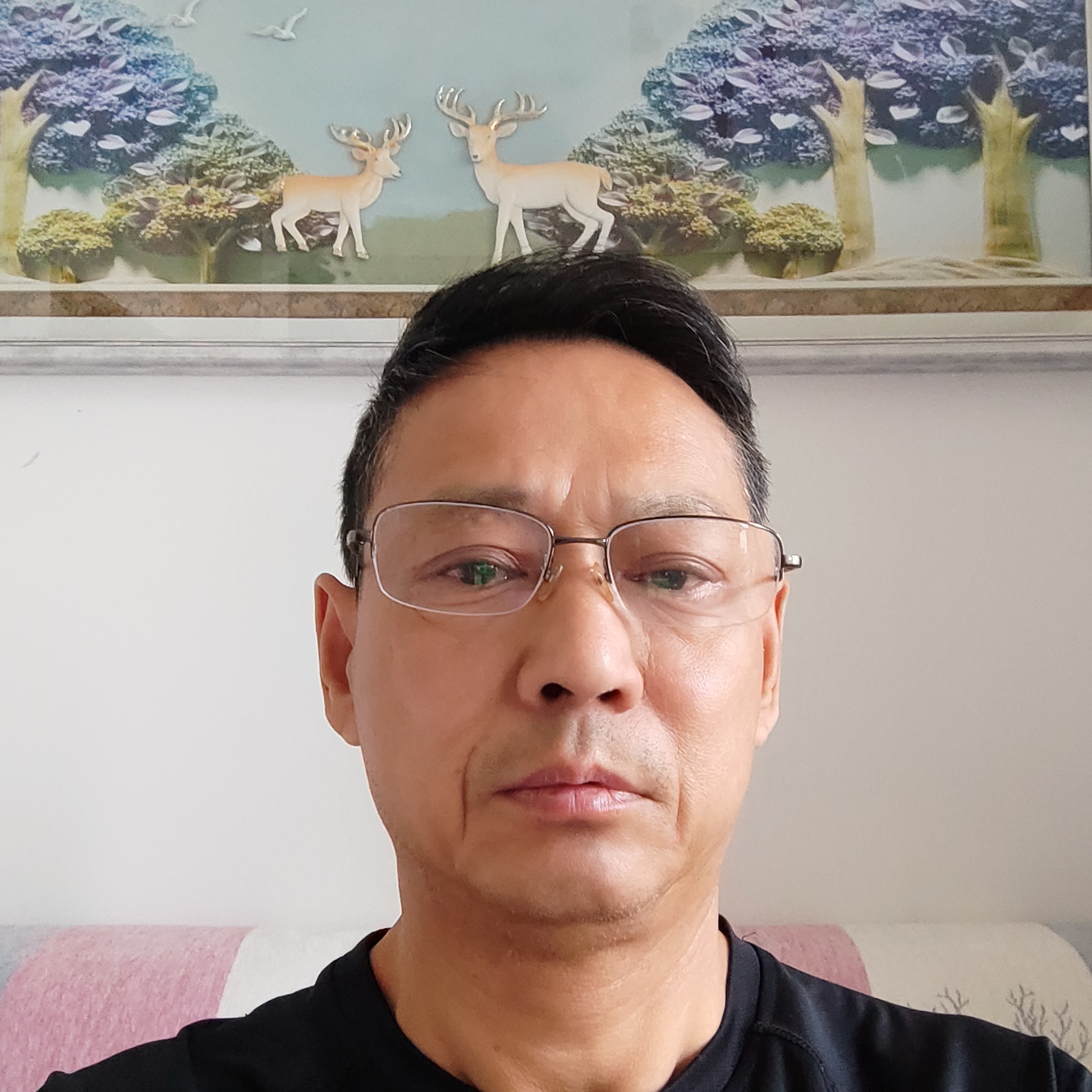 一个人打红尘的照片